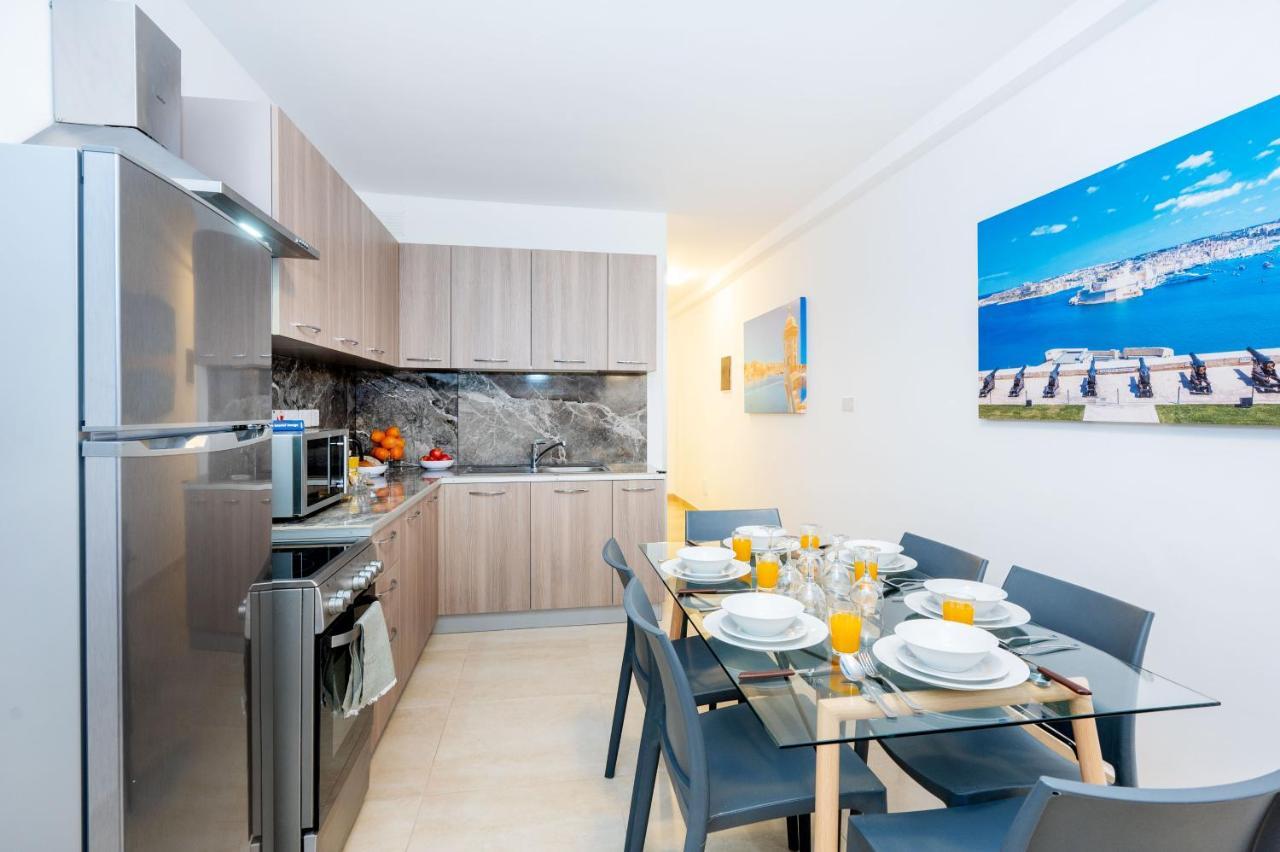Islet Promenade Seafront Family Apartment With 2 Balconies By Getawaysmalta Bahía de San Pablo Exterior foto