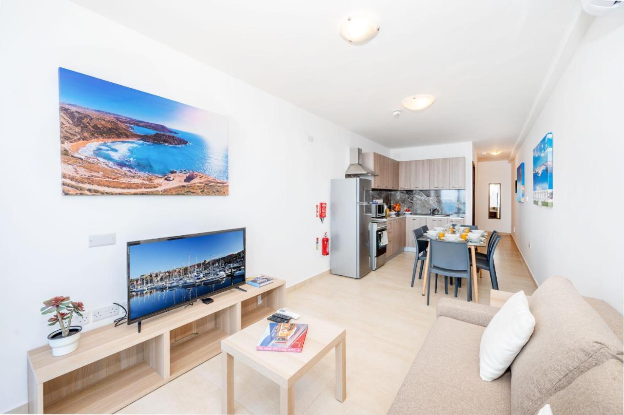 Islet Promenade Seafront Family Apartment With 2 Balconies By Getawaysmalta Bahía de San Pablo Exterior foto