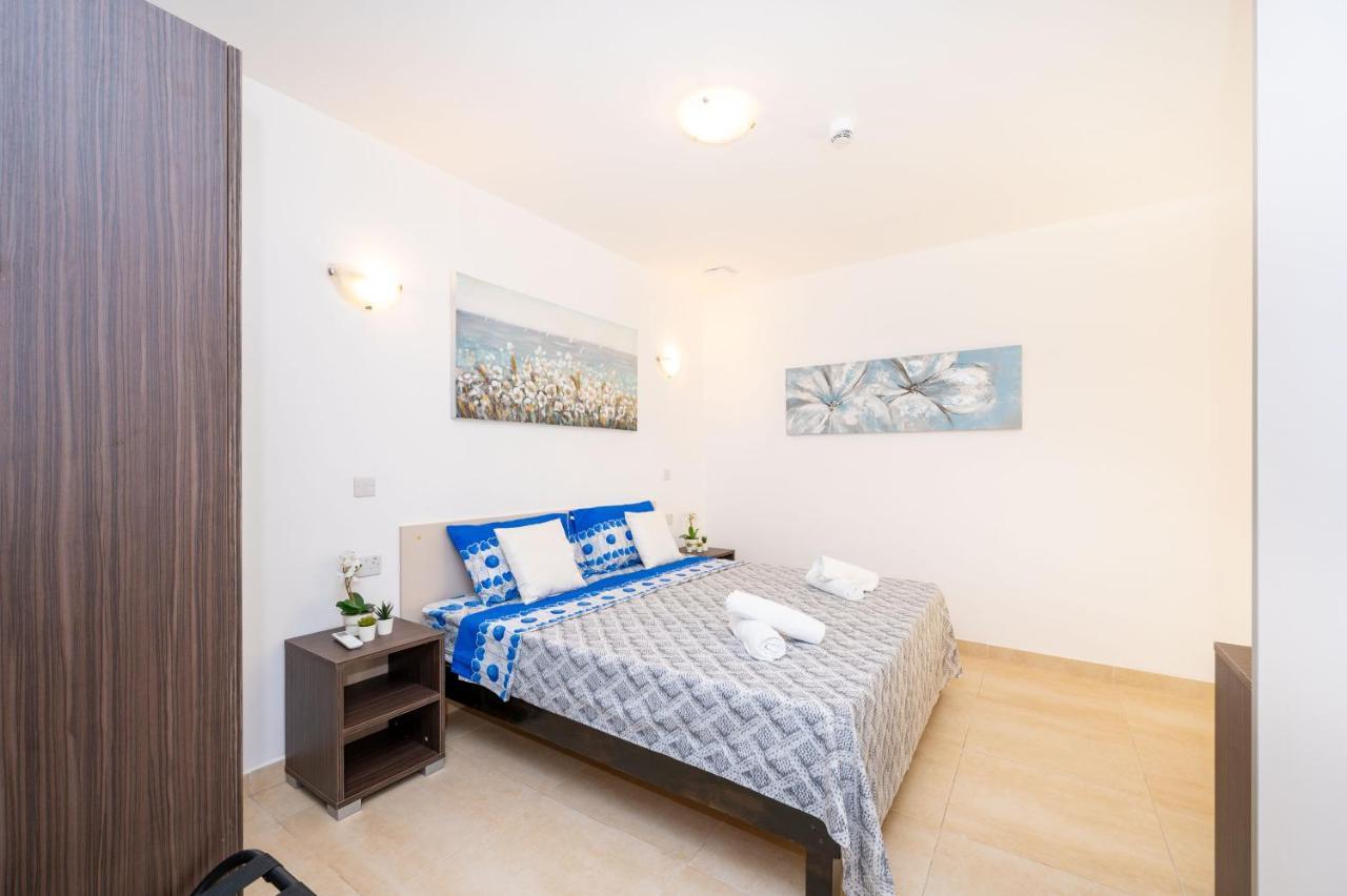 Islet Promenade Seafront Family Apartment With 2 Balconies By Getawaysmalta Bahía de San Pablo Exterior foto