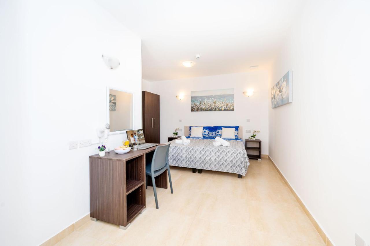Islet Promenade Seafront Family Apartment With 2 Balconies By Getawaysmalta Bahía de San Pablo Exterior foto