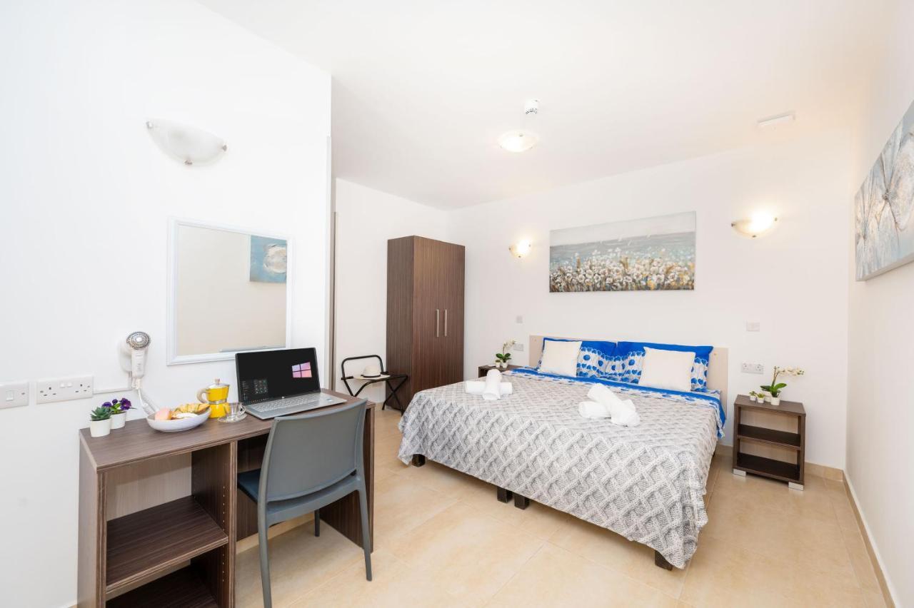 Islet Promenade Seafront Family Apartment With 2 Balconies By Getawaysmalta Bahía de San Pablo Exterior foto